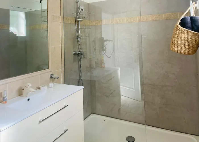 Acces Piscine - T2 Serena *