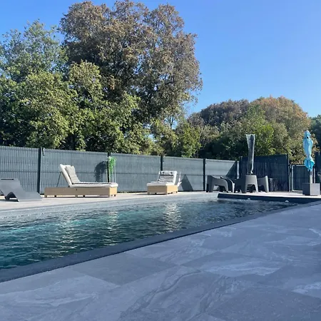 Acces Piscine - T2 Serena *