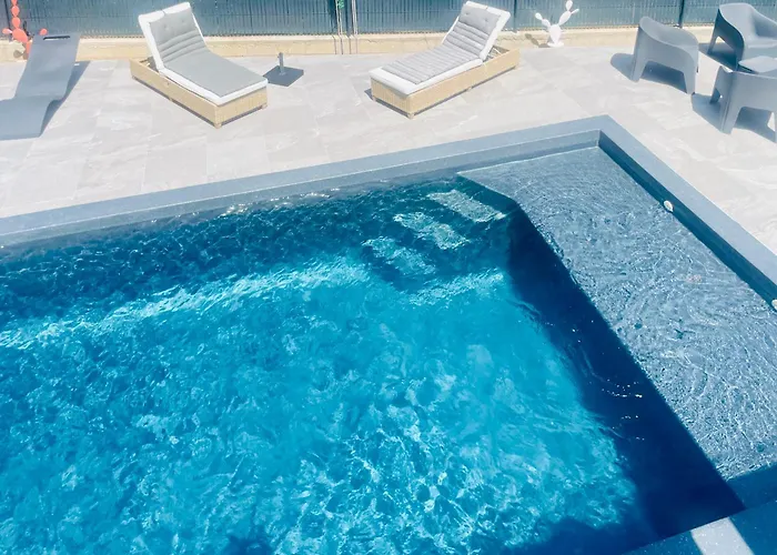 Acces Piscine - T2 Serena *